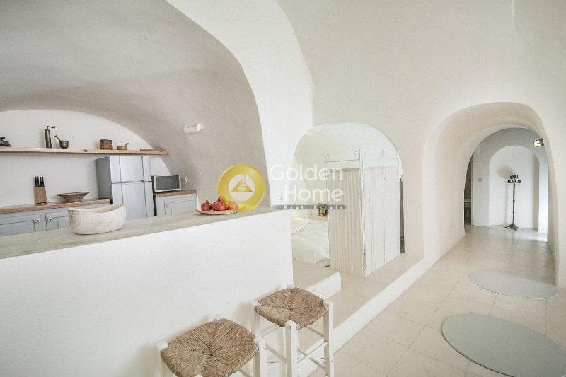 House in Oia, Santorini — Photo 14 of 20