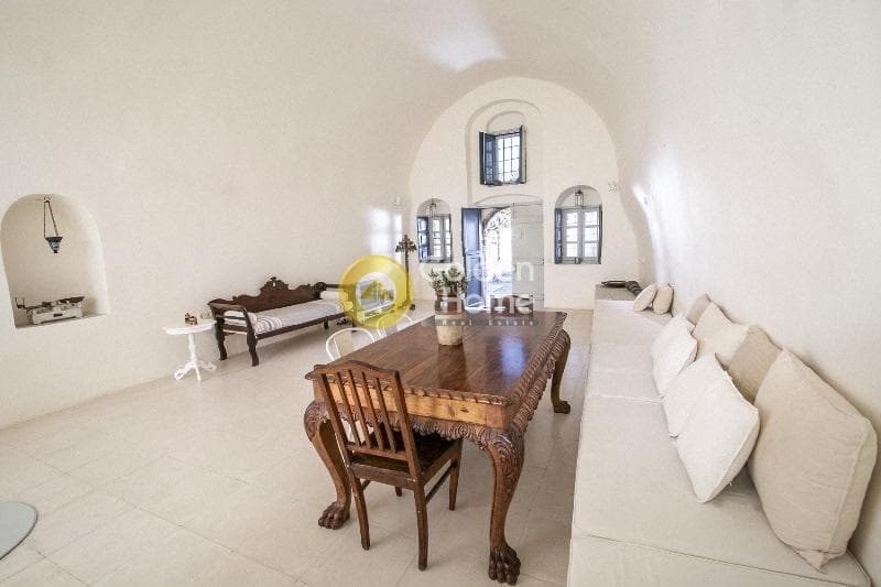 House in Oia, Santorini — Photo 15 of 20