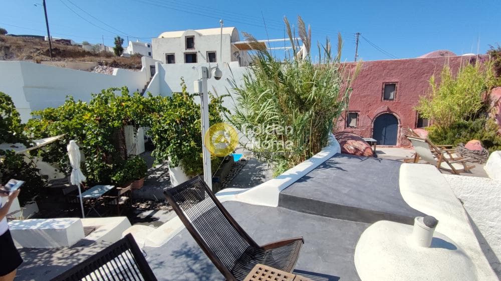 House in Oia, Santorini — Photo 17 of 20