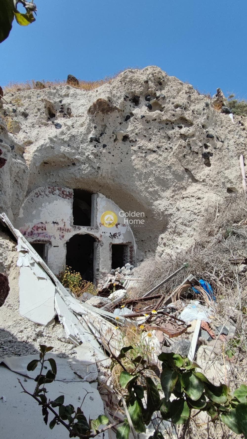 Building Plot in Oia, Santorini — Photo 1 of 6