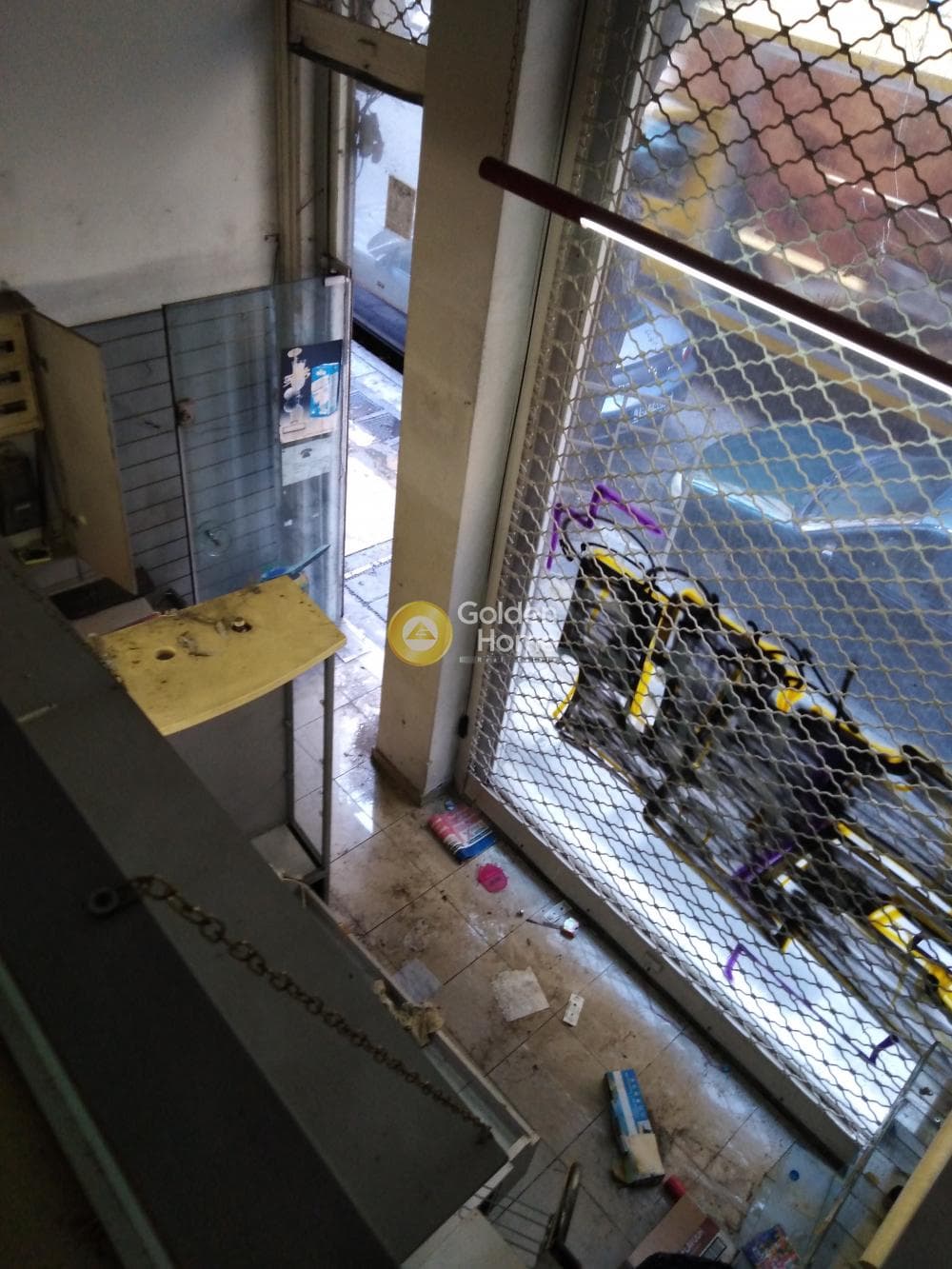 Retail Store in Leof. Liosion, Attiki — Photo 1 of 7