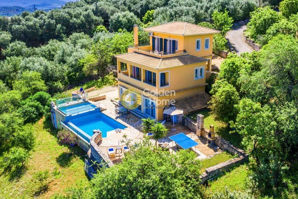 House in Kassiopi, Corfu — Photo 1 of 11