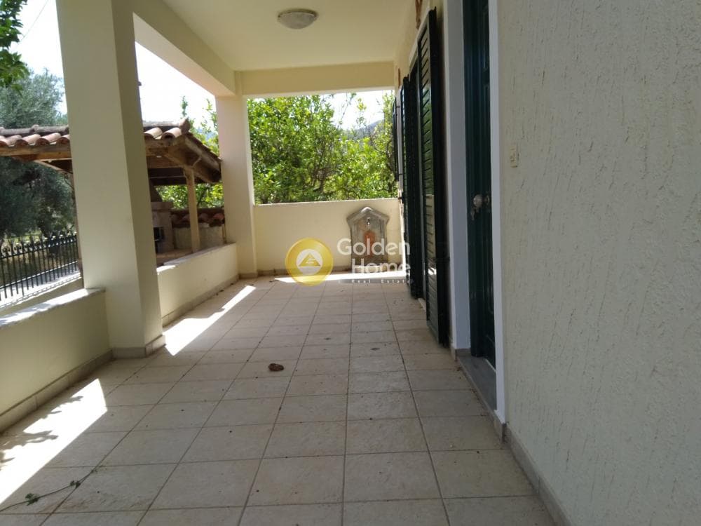 House in Niamata, Diakopto — Photo 2 of 12