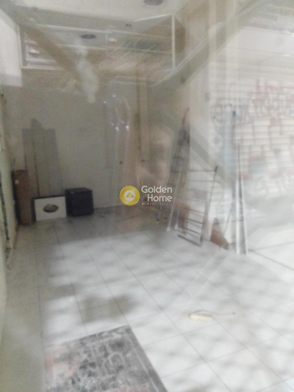 Retail Store in Plateia Klafthmonos, Kentro — Photo 1 of 4