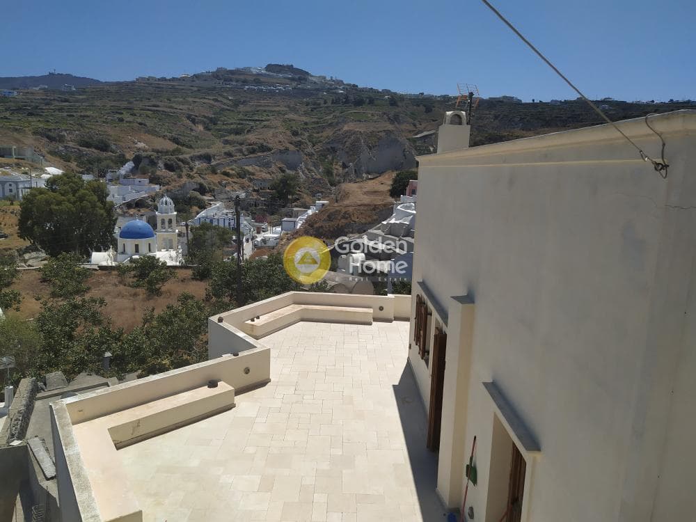 House in Thira, Santorini — Photo 11 of 12