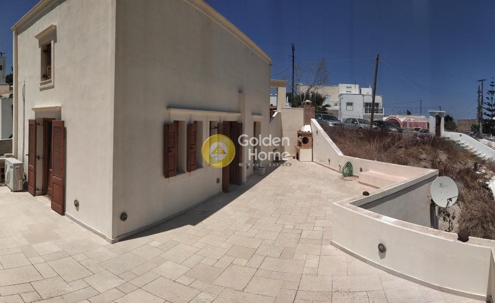 House in Thira, Santorini — Photo 1 of 12