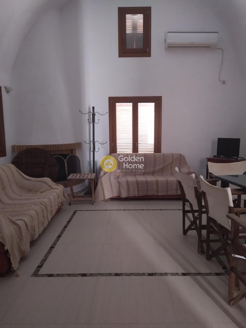 House in Thira, Santorini — Photo 4 of 12