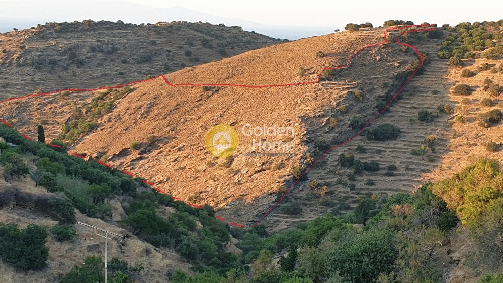 Parcel in Main town - Chora, Kea — Photo 1 of 21