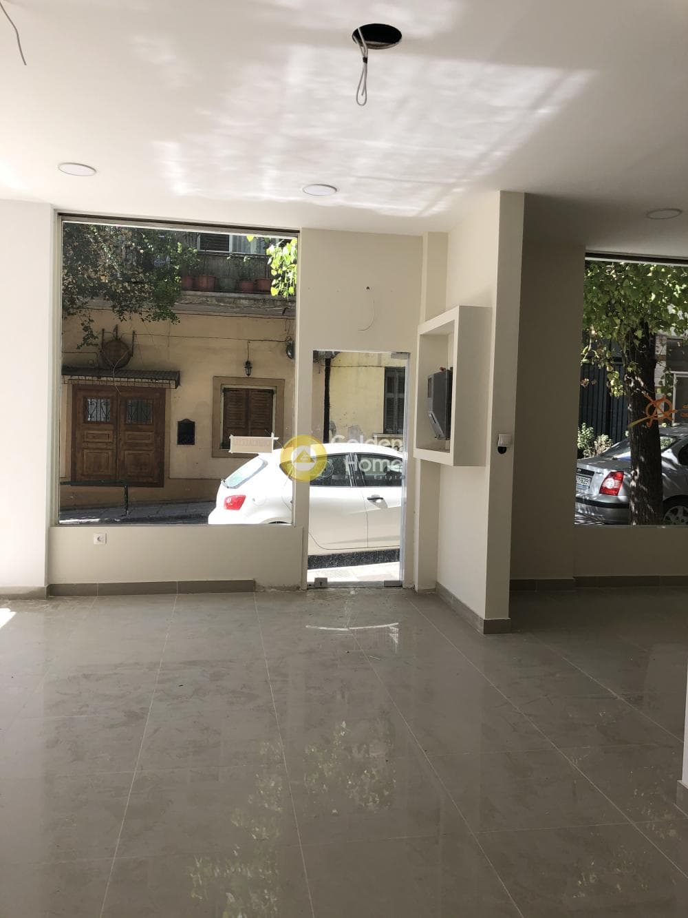 Retail Store in Panepistimioupoli, Zografou — Photo 1 of 9