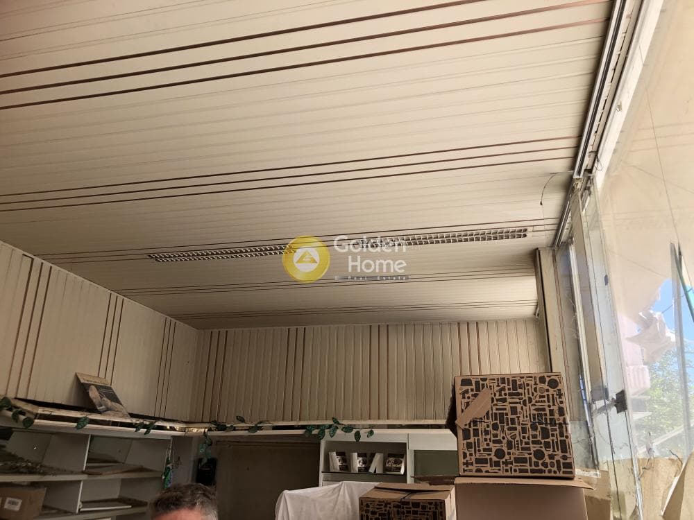 Retail Store in Evgenia, Keratsini — Photo 1 of 5