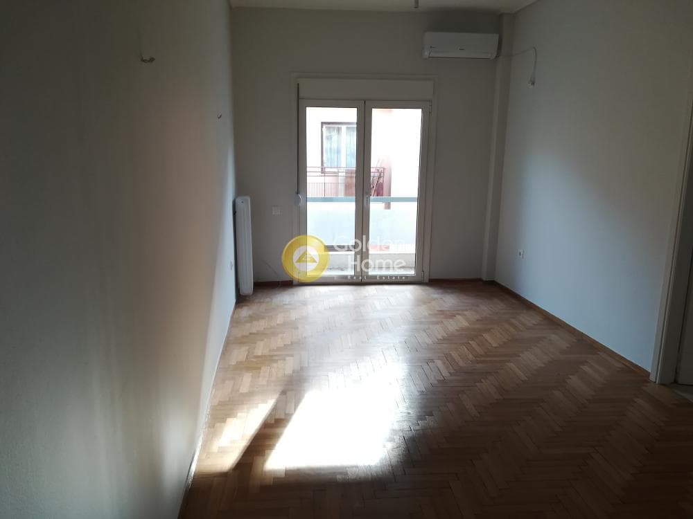 Apartment in Plateia Koliatsou, Patision - Acharnon — Photo 1 of 32