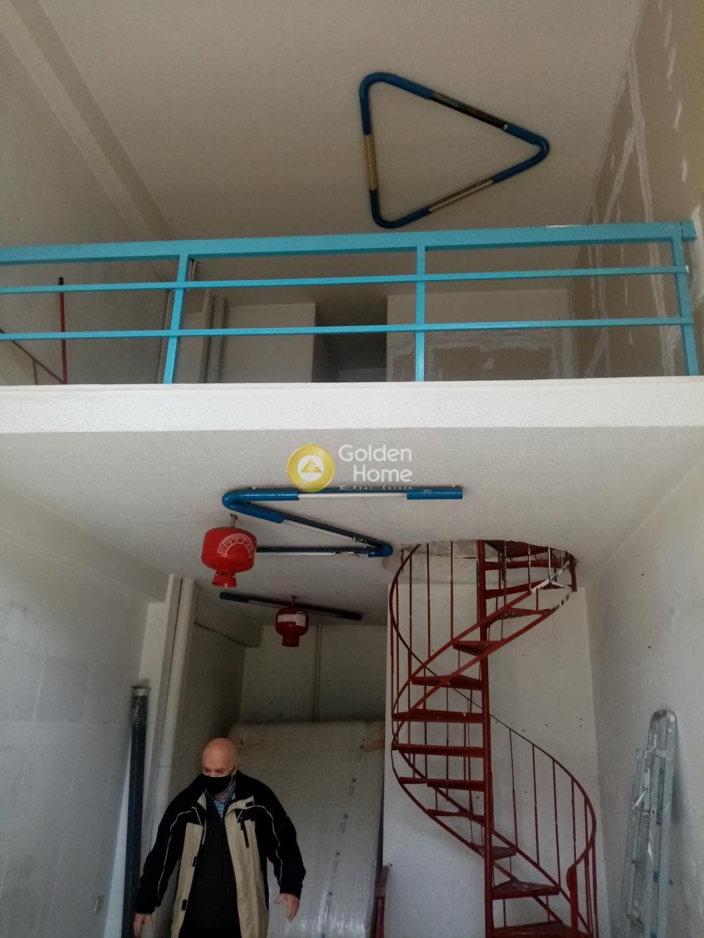 Retail Store in Osios Loukas, Patisia — Photo 8 of 11