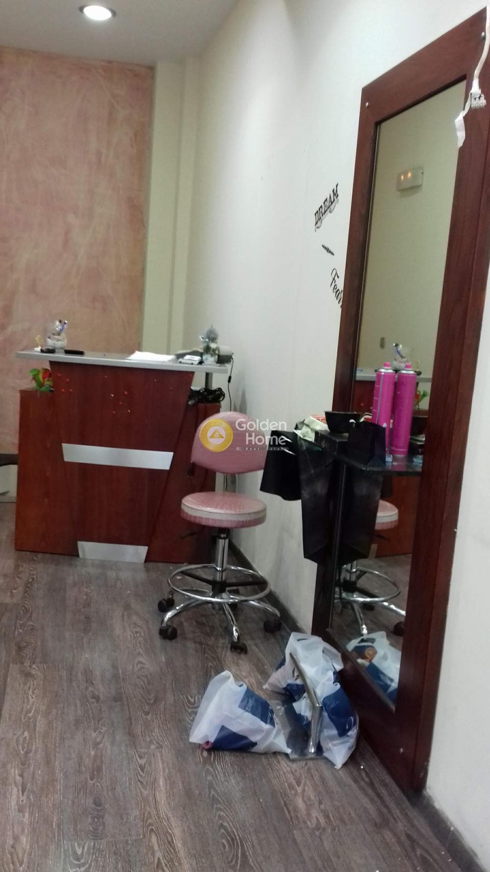 Retail Store in Center, Neos Kosmos — Photo 8 of 22