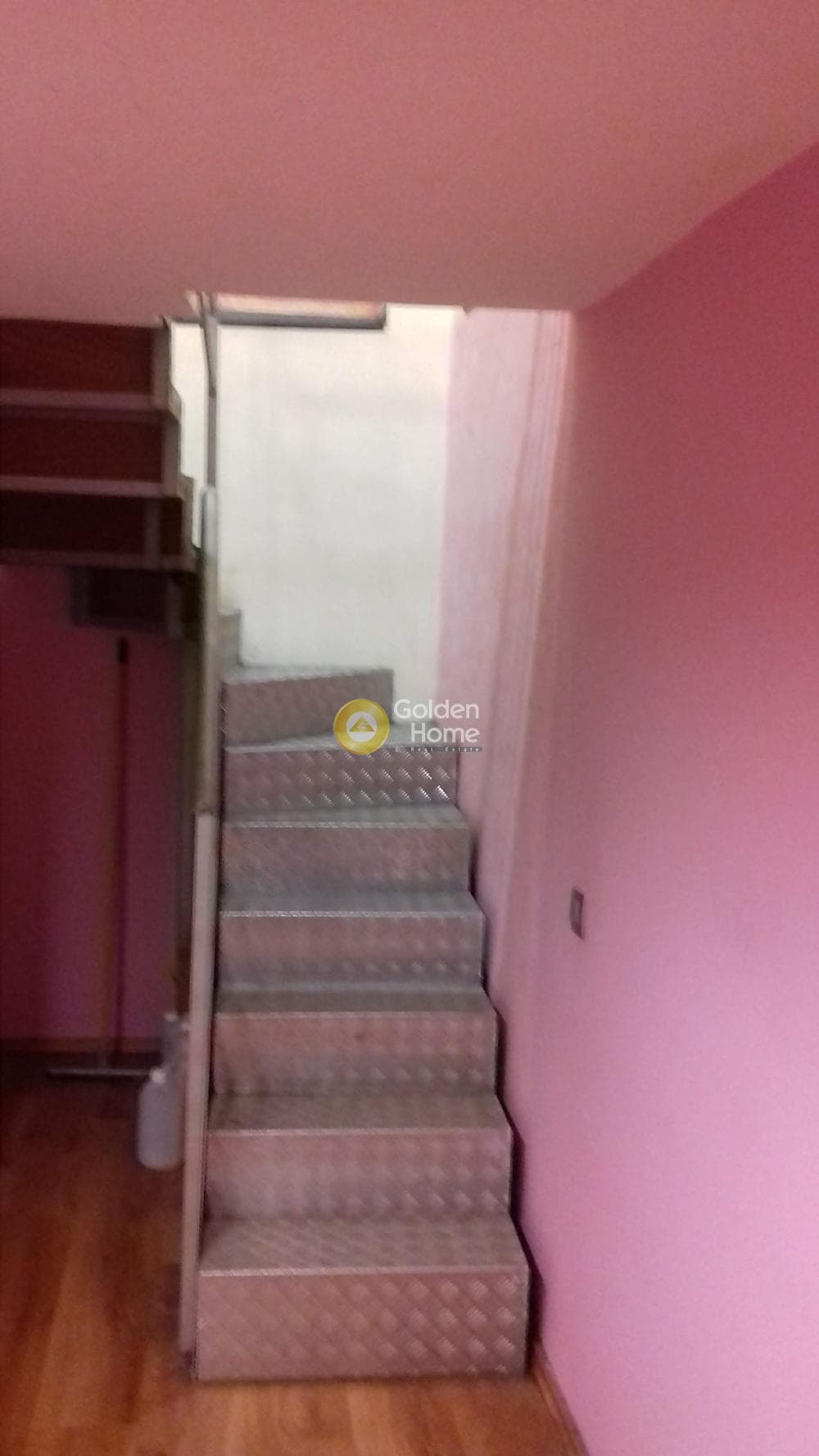 Retail Store in Center, Neos Kosmos — Photo 13 of 22