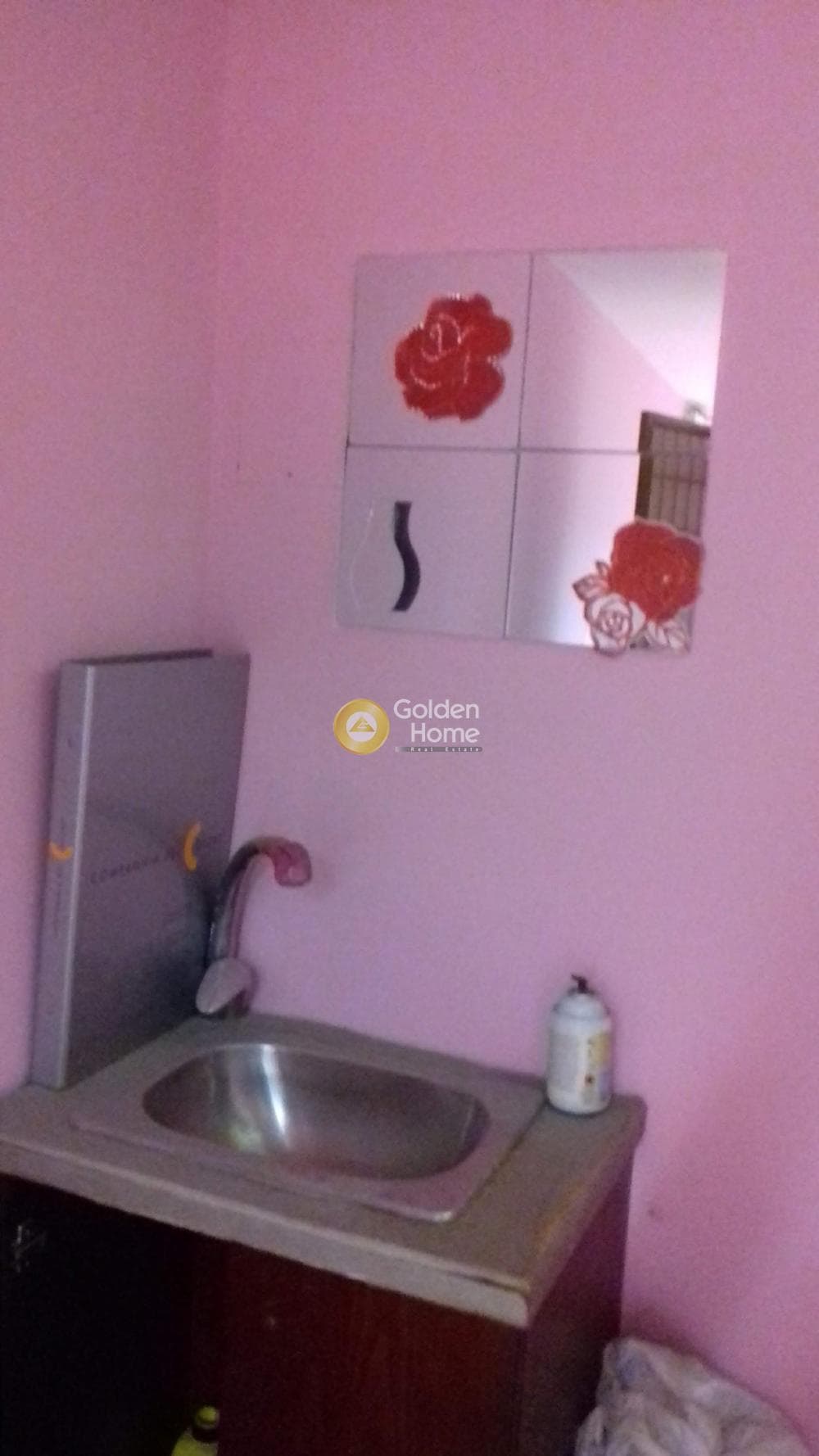 Retail Store in Center, Neos Kosmos — Photo 15 of 22
