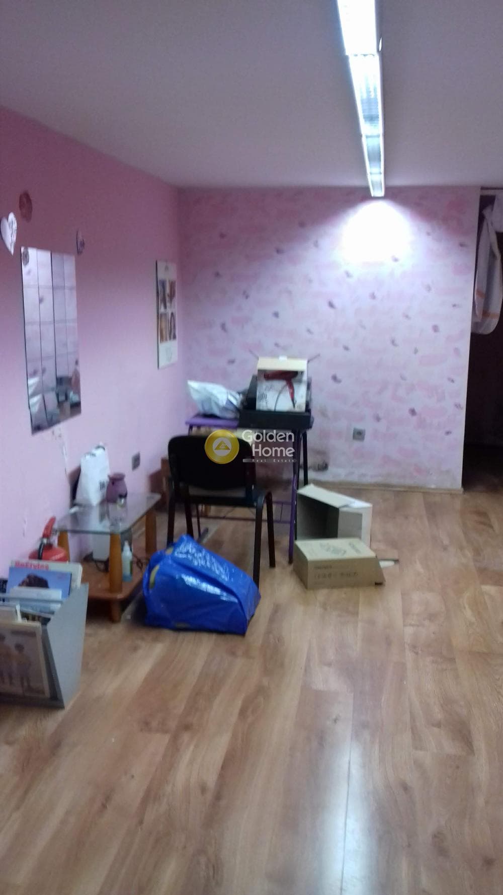 Retail Store in Center, Neos Kosmos — Photo 18 of 22