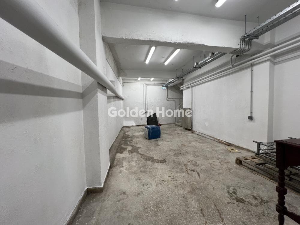 Retail Store in Terpsithea, Piraeus — Photo 9 of 11