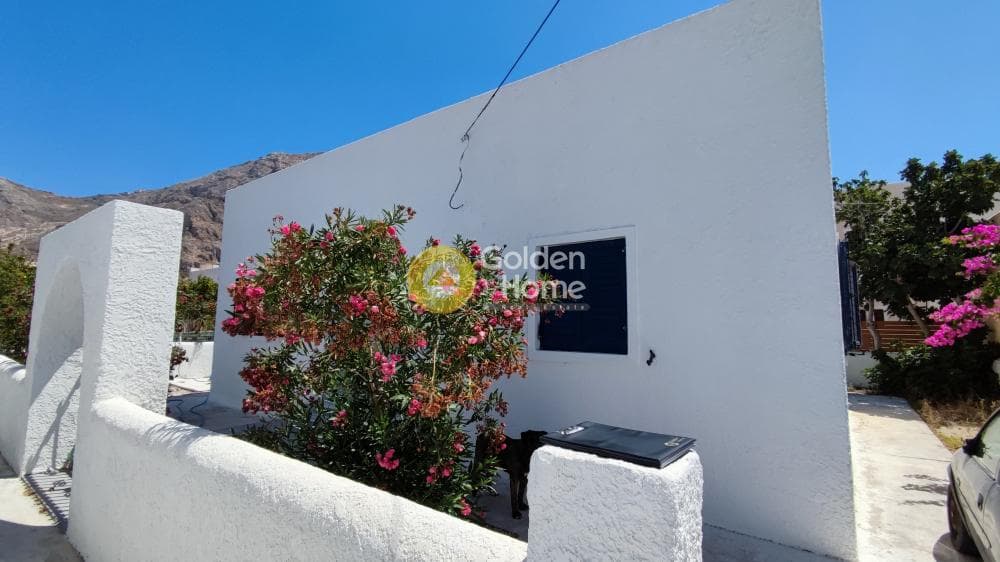 House in Kamari, Santorini — Photo 1 of 7