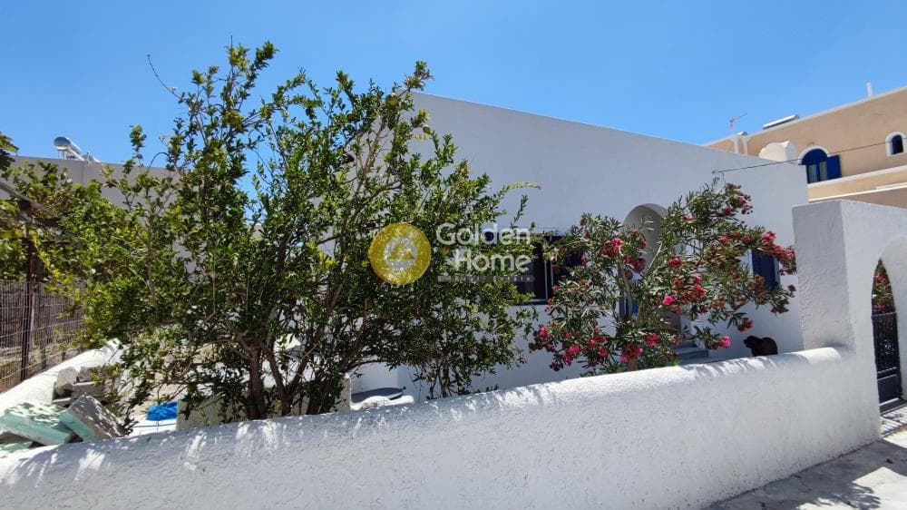 House in Kamari, Santorini — Photo 4 of 7