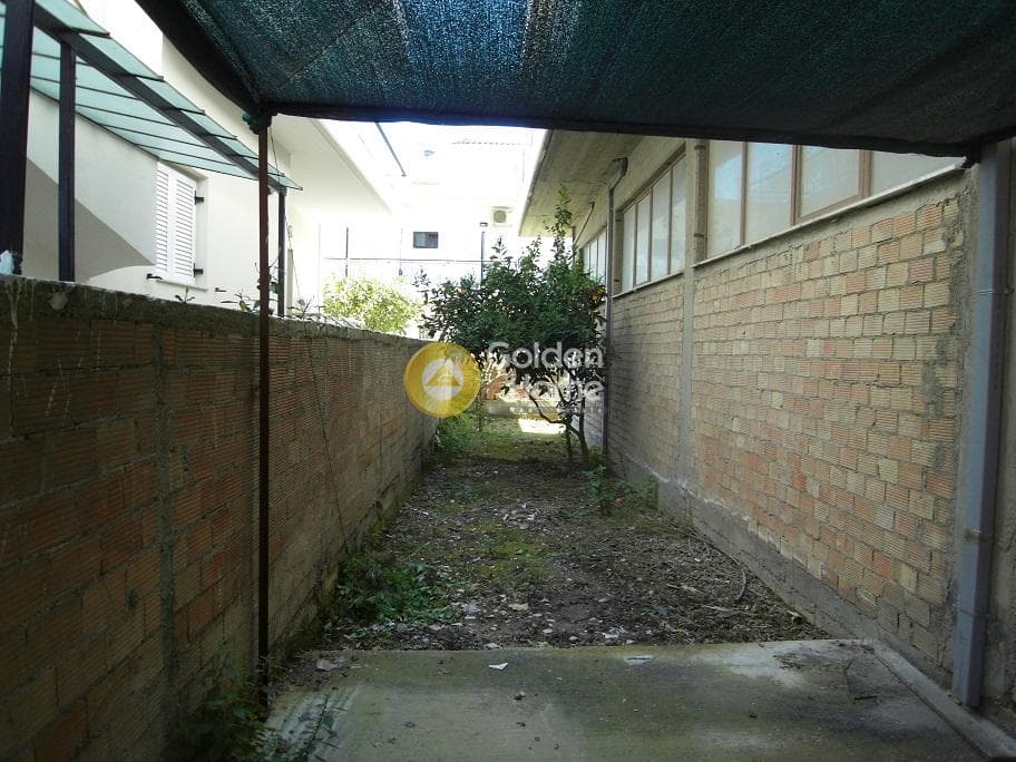 Retail Store in Makrigianni, Patra — Photo 11 of 11