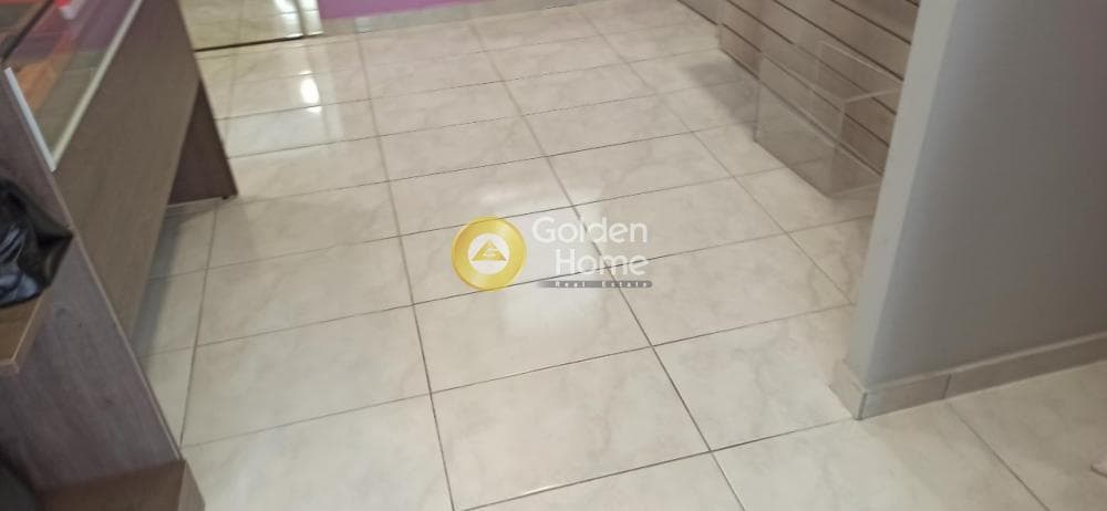 Retail Store in Amfiali, Keratsini — Photo 2 of 14