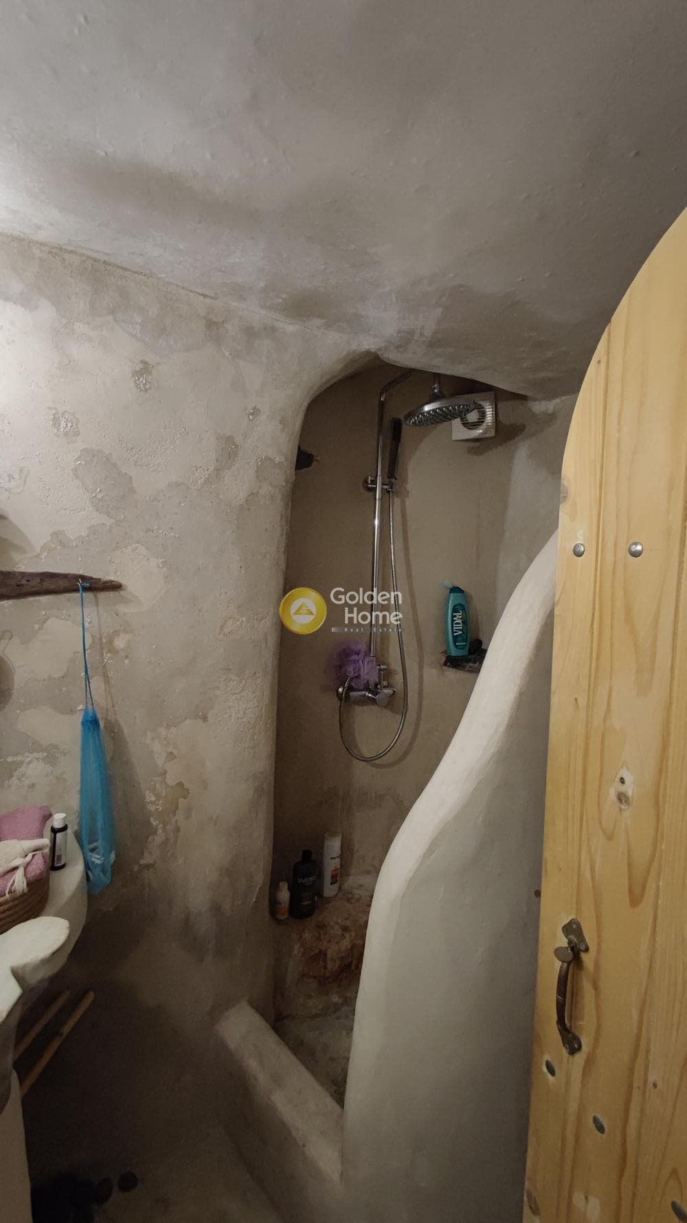 House in Kamari, Santorini — Photo 10 of 15