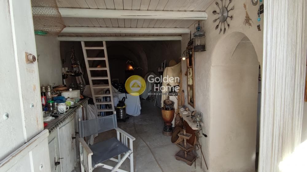 House in Kamari, Santorini — Photo 15 of 15