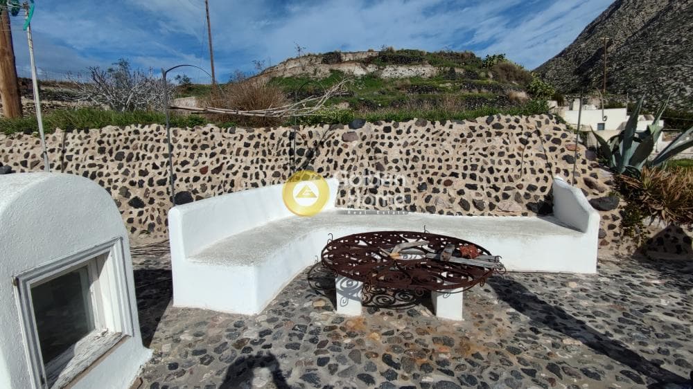 House in Kamari, Santorini — Photo 4 of 15