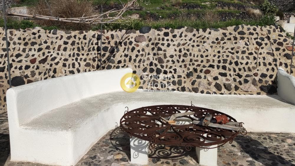 House in Kamari, Santorini — Photo 5 of 15
