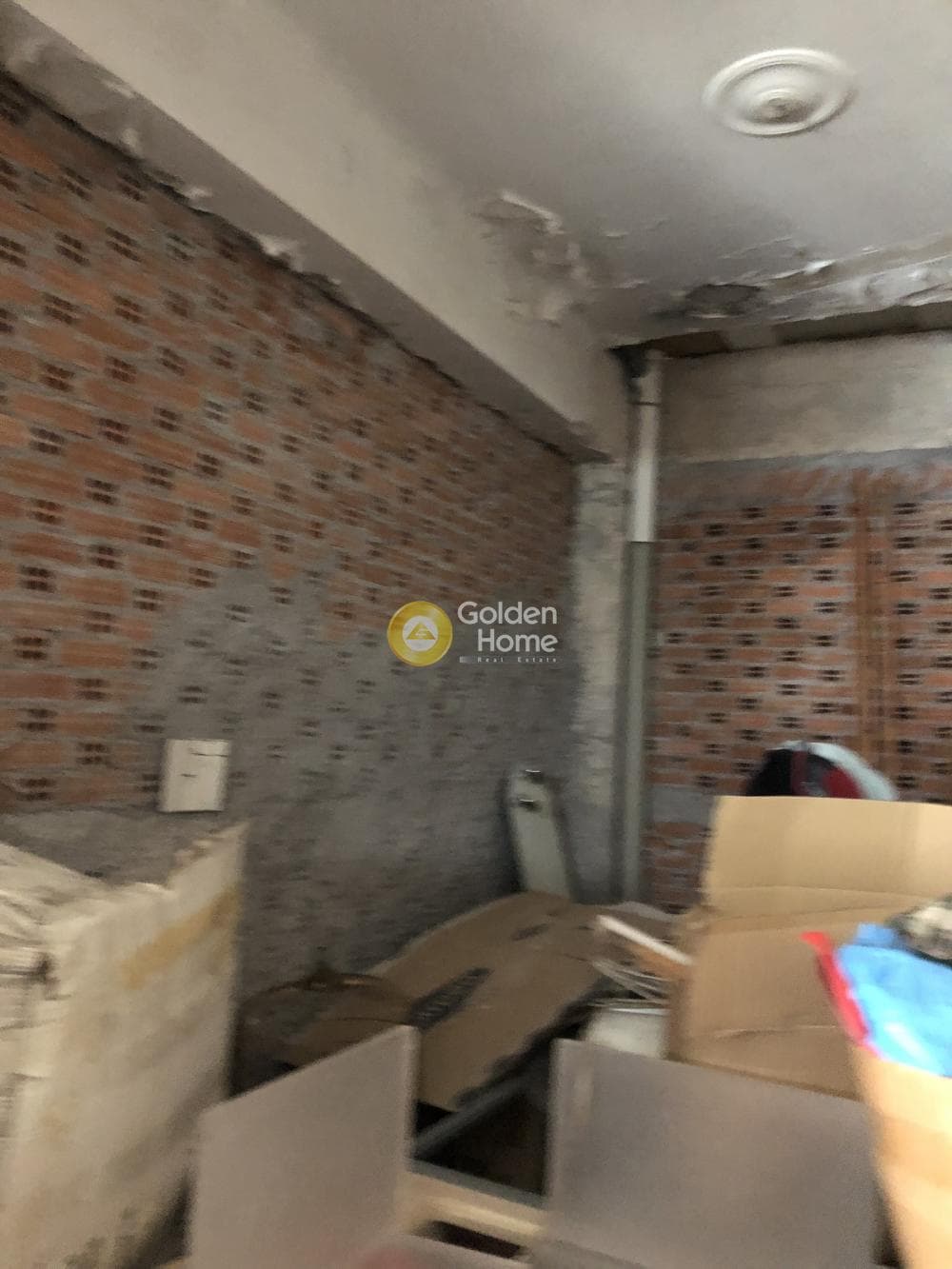 Retail Store in Center, Nea Ionia — Photo 1 of 2