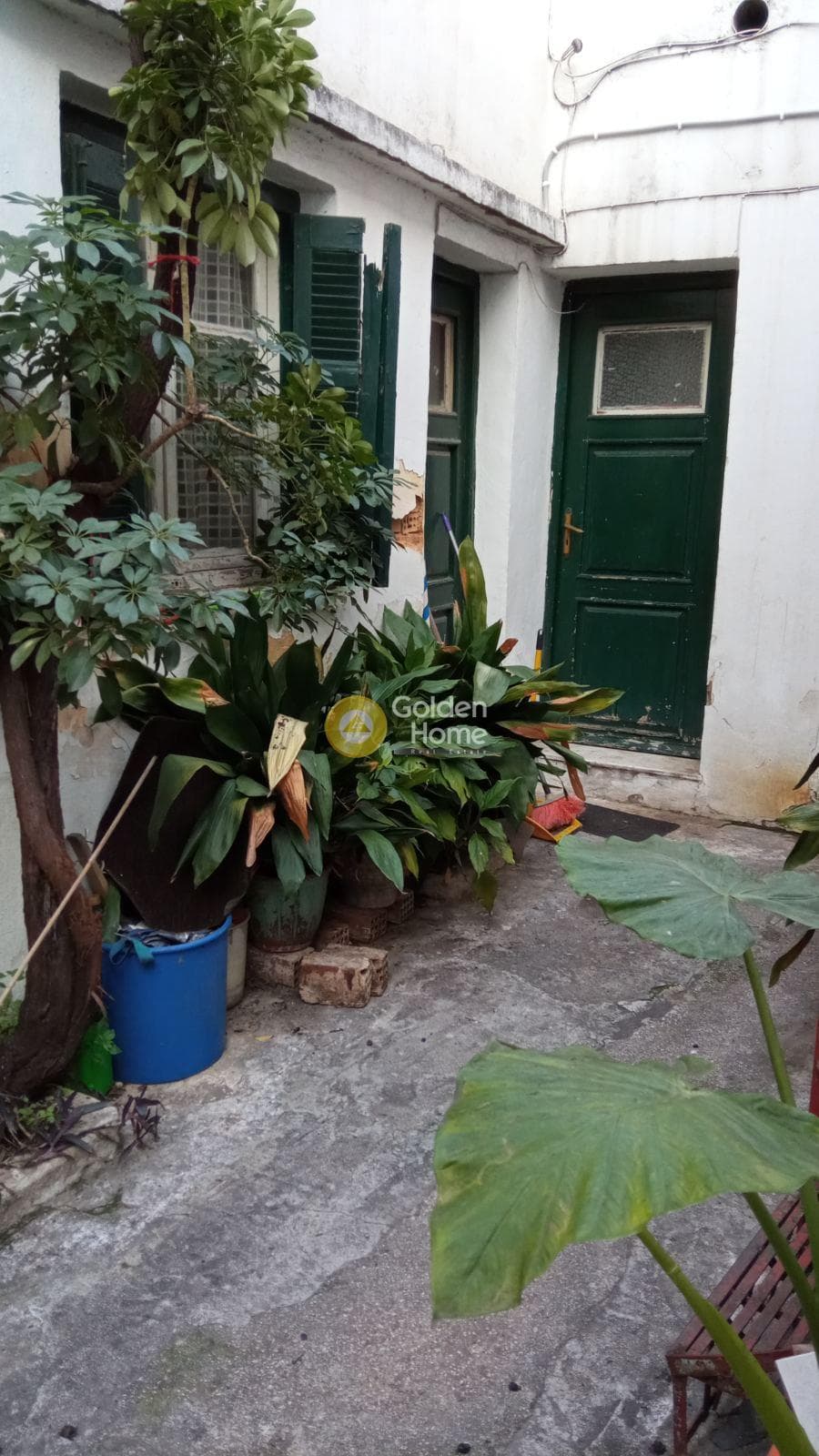Retail Store in Center, Peristeri — Photo 1 of 10