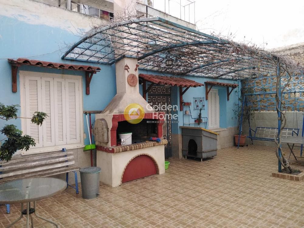 House in Amfiali, Keratsini — Photo 2 of 4