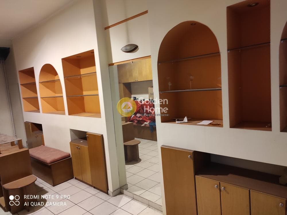 Retail Store in Terpsithea, Piraeus — Photo 1 of 9