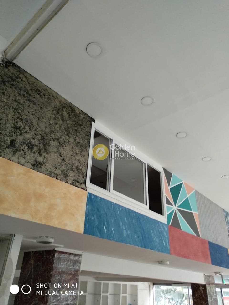 Retail Store in Semeli, Attiki — Photo 12 of 15