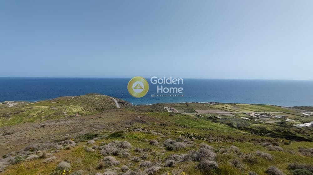 Parcel in Oia, Santorini — Photo 1 of 2