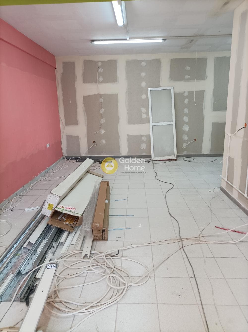 Office in Agios Fanourios, Agioi Anargiroi — Photo 12 of 17