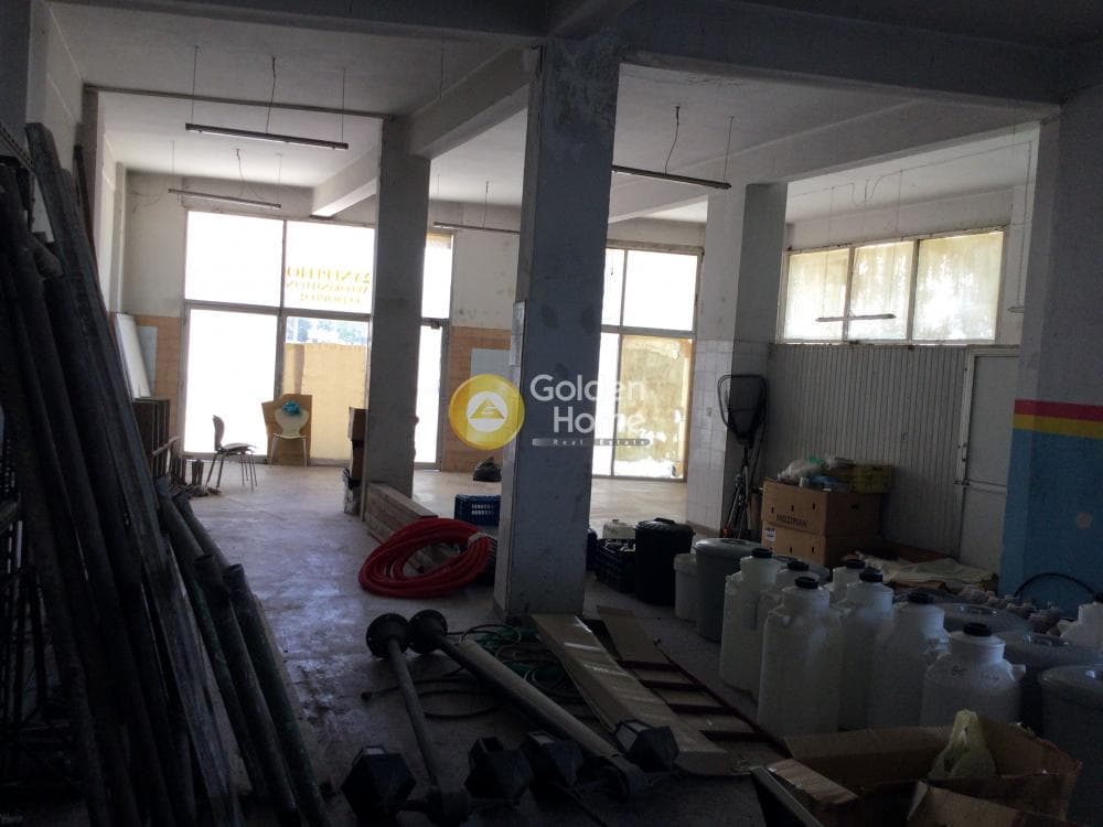 Retail Store in Oikismos Makedonia, Efkarpia — Photo 1 of 14