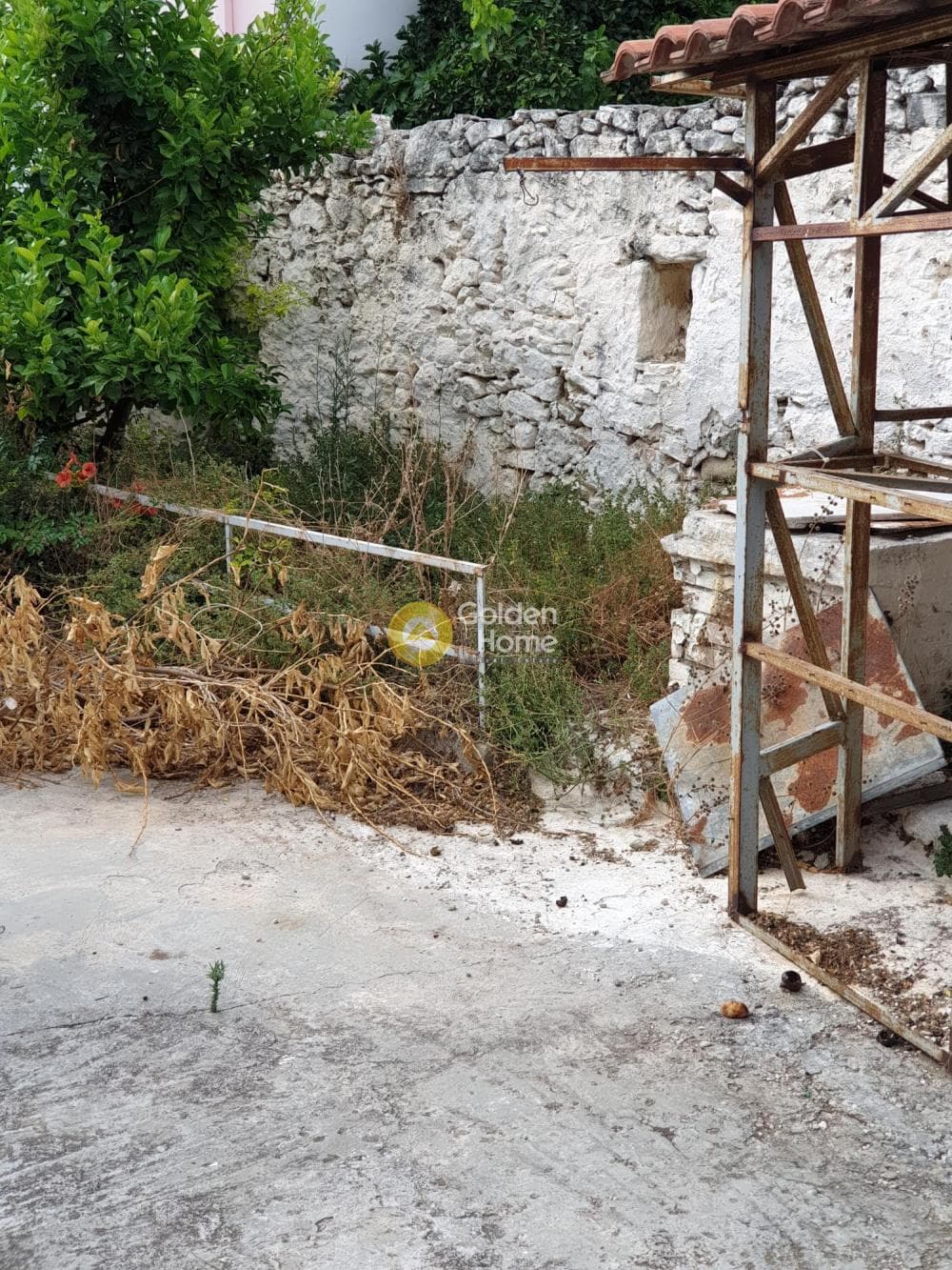 Building Plot in Tripiti, Milos