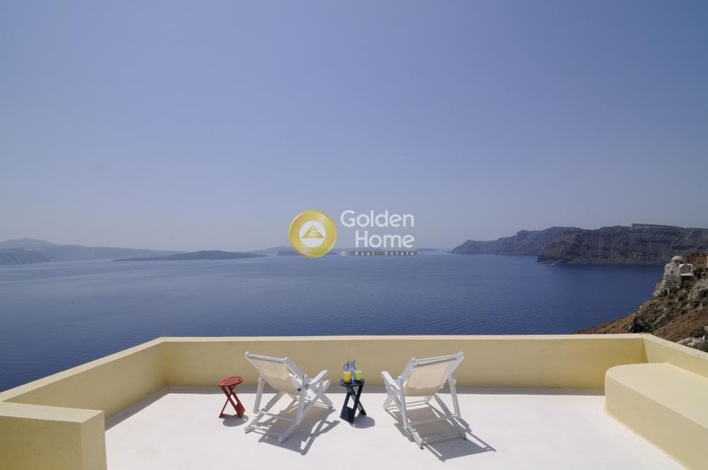 House in Oia, Santorini — Photo 2 of 30