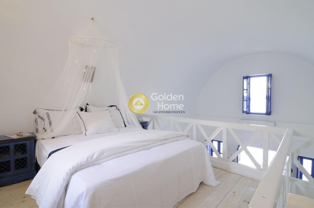House in Oia, Santorini — Photo 11 of 30