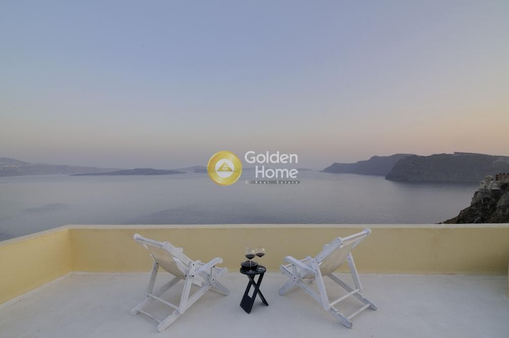 House in Oia, Santorini — Photo 29 of 30