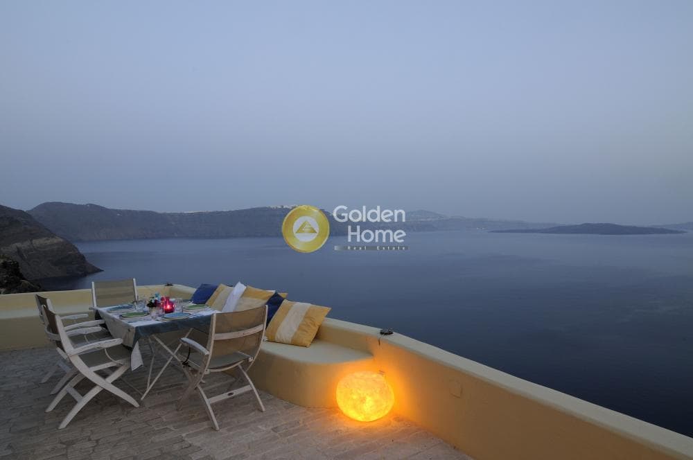 House in Oia, Santorini — Photo 25 of 30