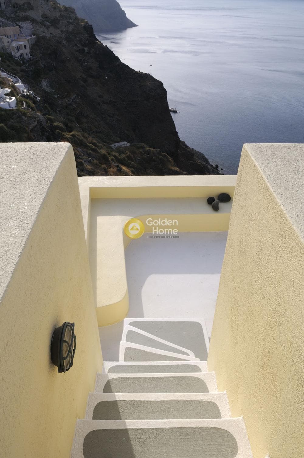 House in Oia, Santorini — Photo 4 of 30