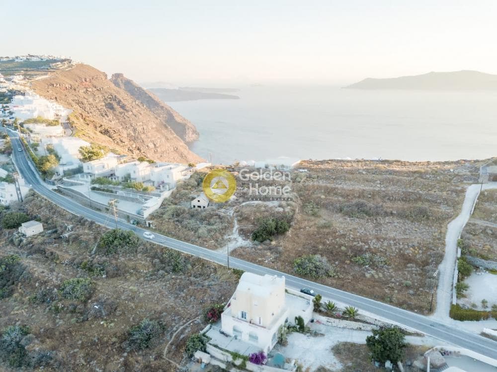 Parcel in Oia, Santorini — Photo 2 of 7