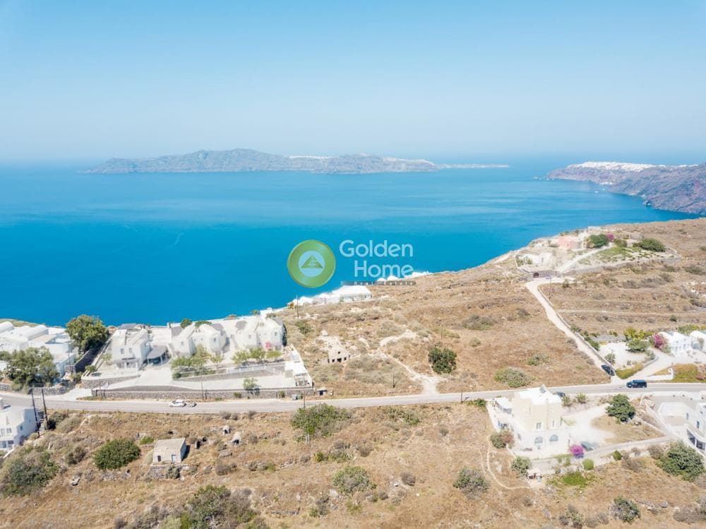 Parcel in Oia, Santorini — Photo 1 of 7
