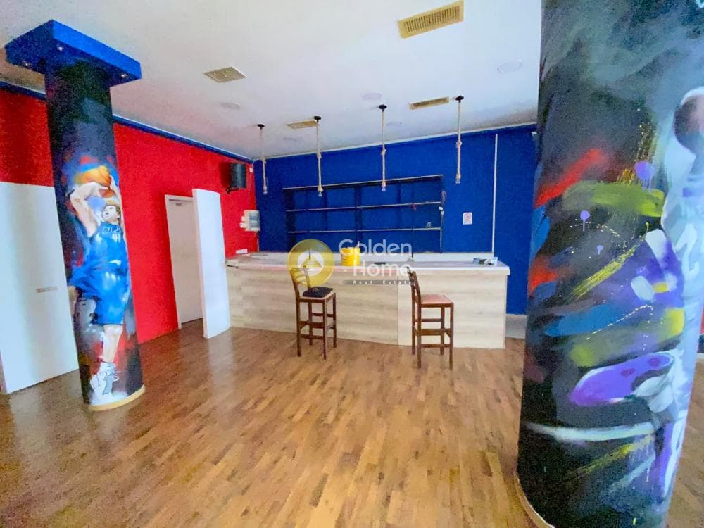 Retail Store in Profitis Ilias, Piraeus — Photo 1 of 10