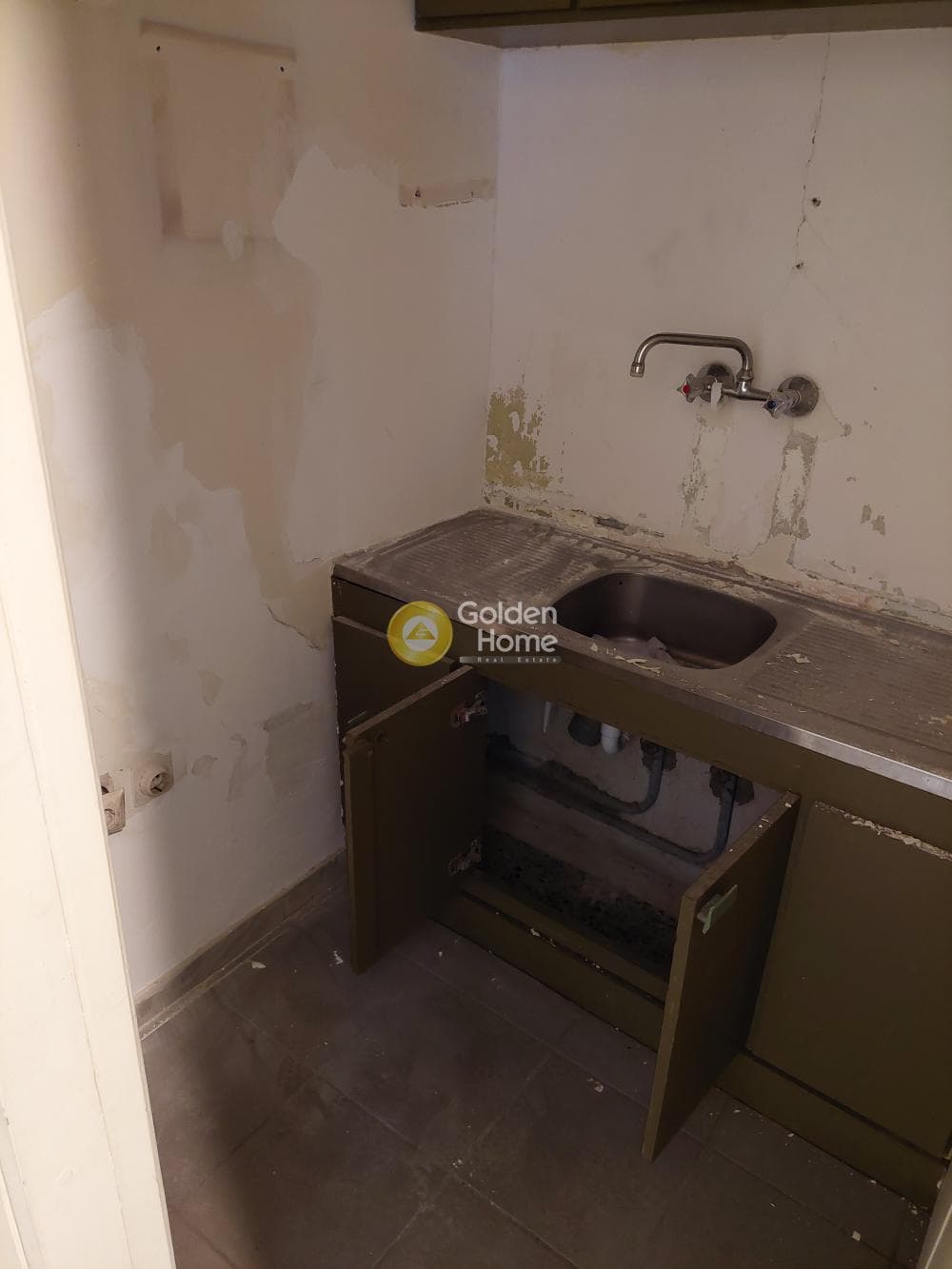 Office in Terpsithea, Piraeus — Photo 10 of 14