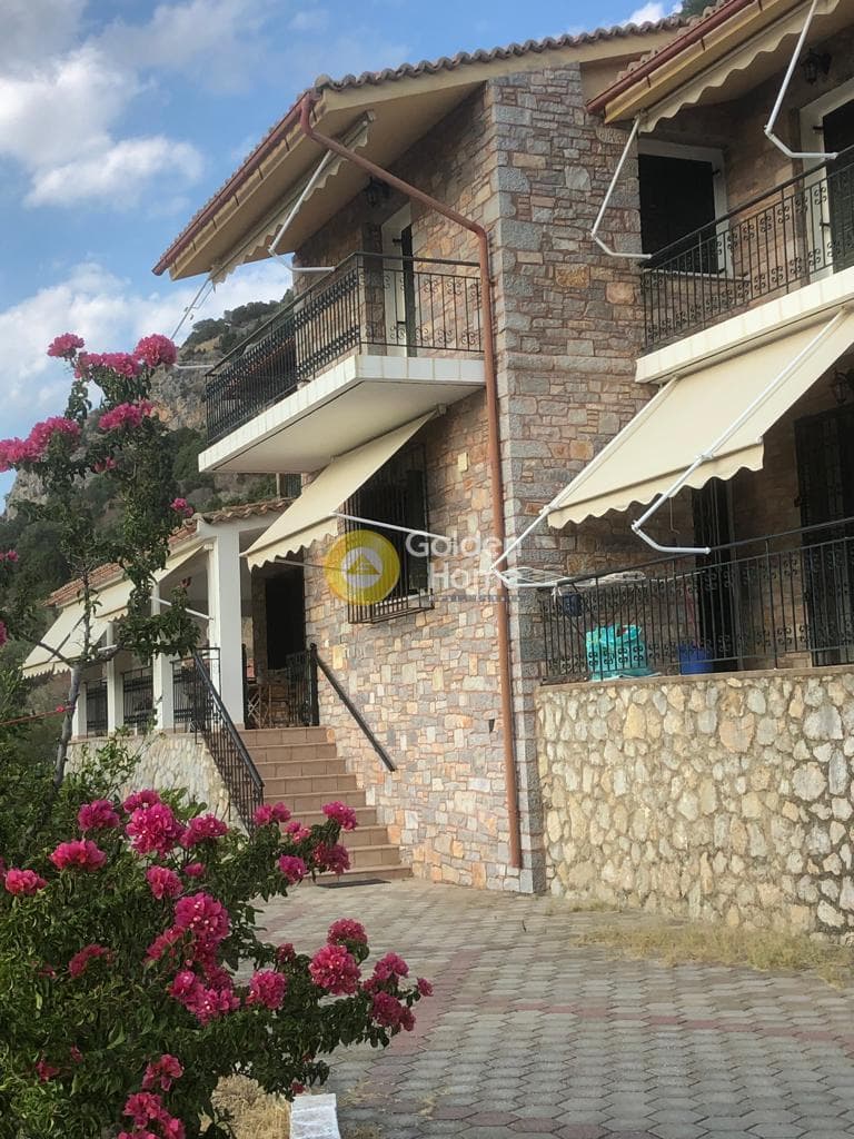 Μονοκατοικία στην Άγιος Ισίδωρος, Αντικύρα — Φωτογραφία 3 από 17