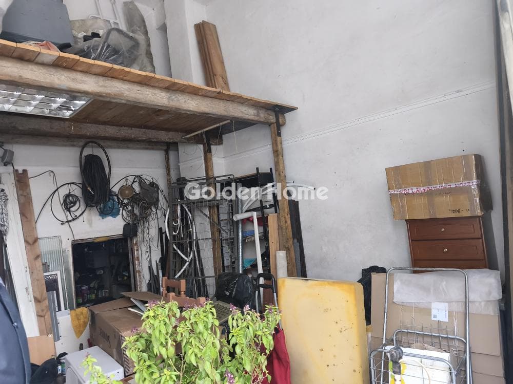 Κατάστημα στην Πλατεία Υμηττού, Υμηττός — Φωτογραφία 1 από 5