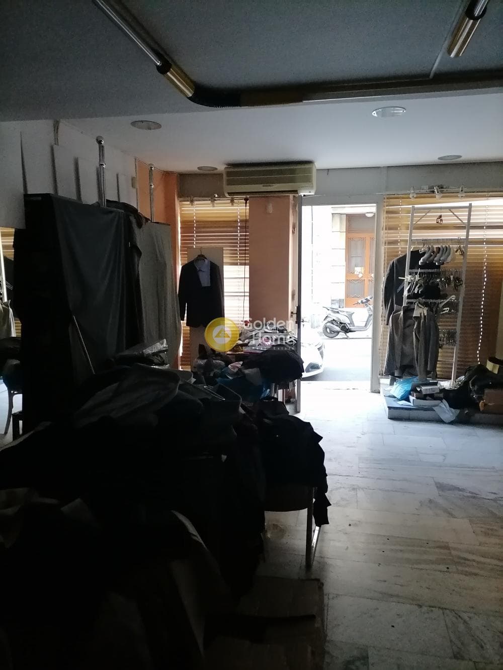 Retail Store in Stavros, Piraeus — Photo 13 of 19